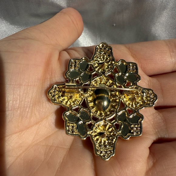 Vintage Gold Cross Brooch with Emerald Green & Ruby Red Crystals Statement Pin - Picture 4 of 6